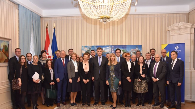 Predsjednik Vlade Plenković sastao se s  veleposlanicima država članica Europske unije